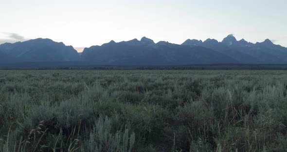 Teton Range at Dusk - Wyoming - Time lapse alt