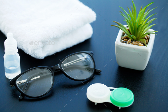 Glasses and objects for cleaning and storing contact lenses, to improve vision