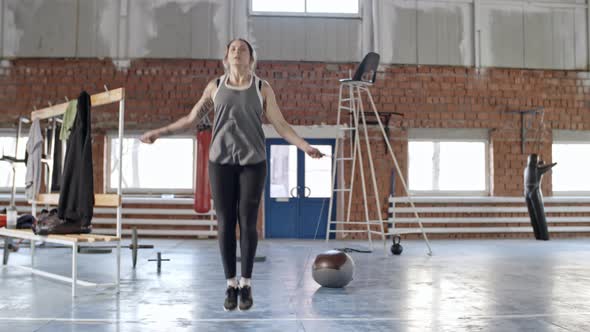 Athletic Woman Jumping the Rope alt