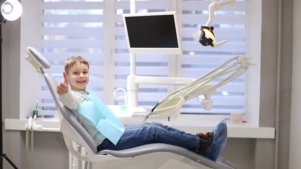Child at the dentist, dental treatment for children, healthy mouth concept alt