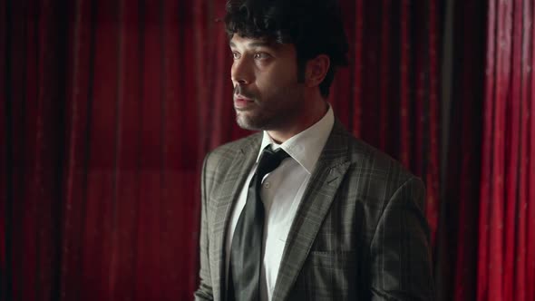 The Man is Dancing Like a Robot alt