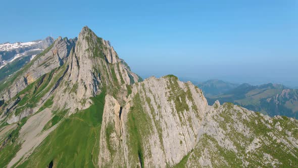 Schaefler Altenalptuerme Mountain Ridge Swiss Alpstein Appenzell Innerrhoden Switzerlandsteep Ridge alt