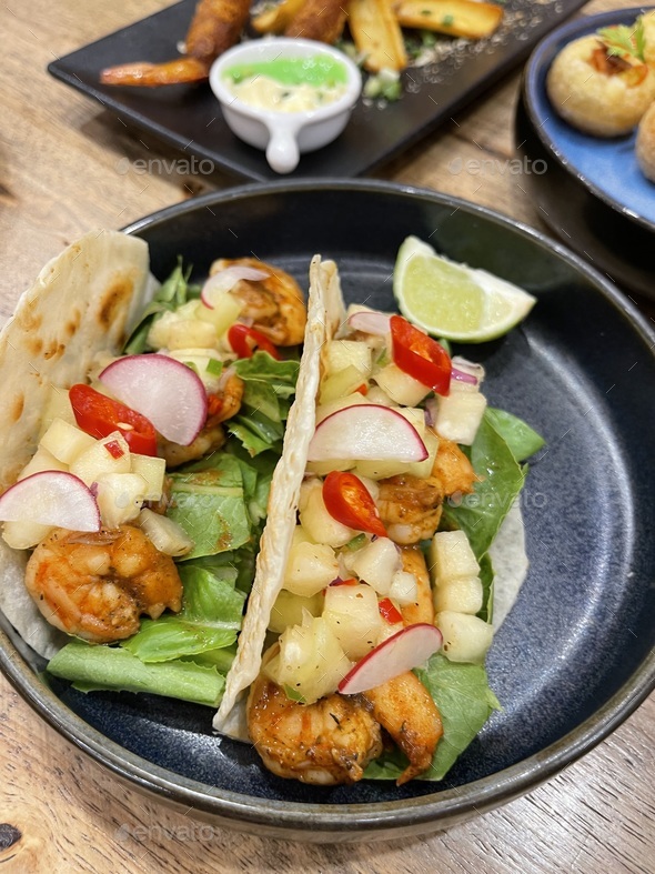 Authentic mexican tacos with chicken and salsa with avocado, tomatoes and chillies. Mexican cuisine.