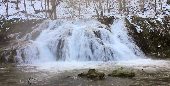 Waterfall In Winter alt