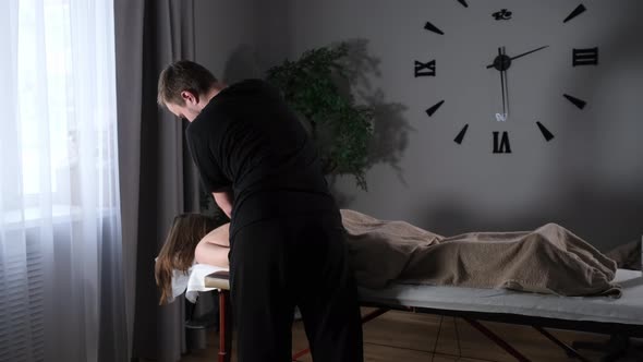 Relaxing Massage Session in a Beauty Salon alt