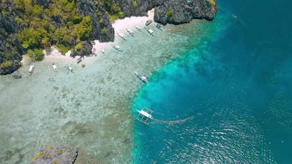Tourist Tour Trip Banca Boats in Shallow Water at Shimizu Island in El Nido Palawan Philippines alt