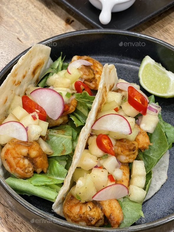 Authentic mexican tacos with chicken and salsa with avocado, tomatoes and chillies. Mexican cuisine.