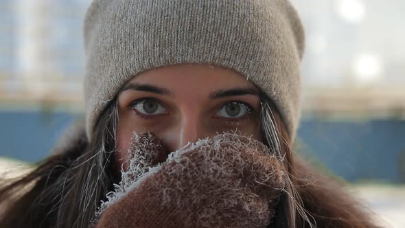 Close-up of the Frozen Woman's Face.