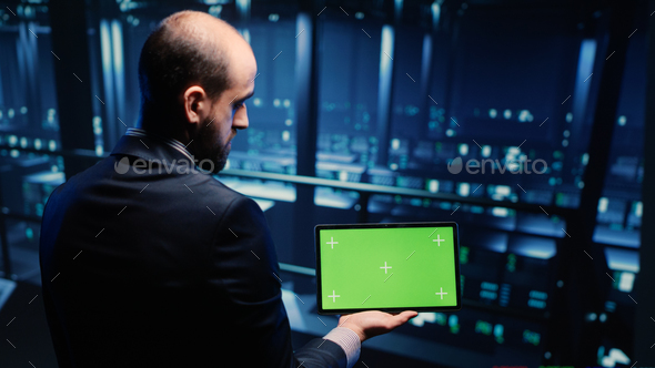 IT administrator running greenscreen display on tablet