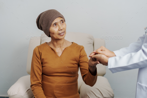 Elderly Asian female patients with cancer specialists meet by appointment to receive treatment