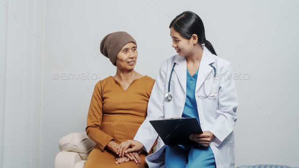 Elderly Asian female patients and cancer specialists meet by appointment to receive treatment advice