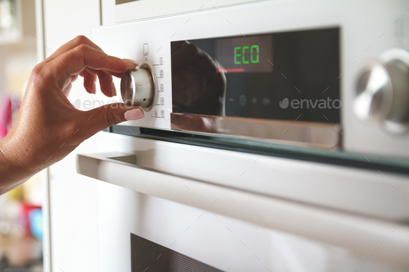 The choice of the eco mode of operation of the electric oven