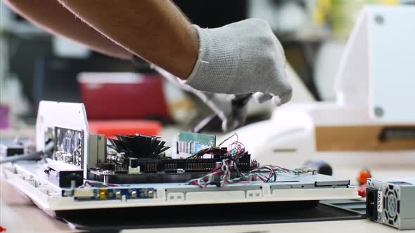 Electronic Technician Detach RAM Memory From Monoblock in Repair Workshop alt