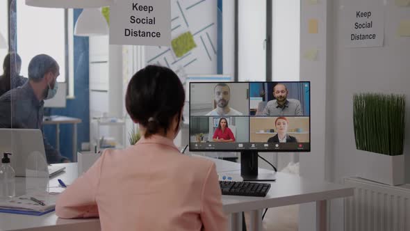 Business Woman with Face Mask Talking with Team About Communication Project alt