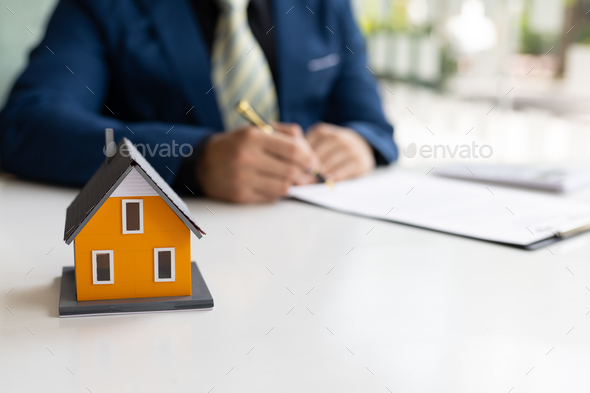 Real estate consultant, legal agreement contract, rental, lease, mortgage.