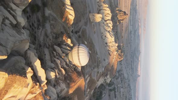Balloons in Cappadocia Vertical Video Slow Motion alt