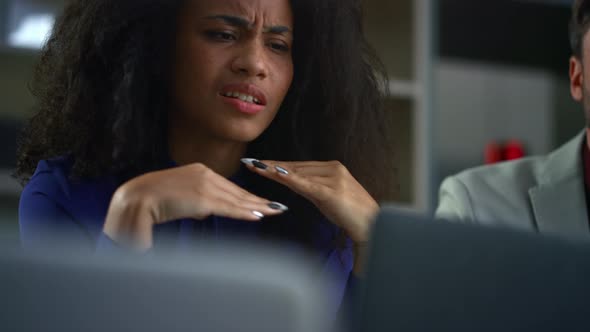 African American Woman Boss Talking Business Idea on Laptop Video Call in Cafe alt