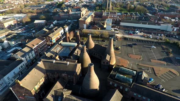 Aerial view of the famous bottle kilns of Gladstone Pottery Museum, formerly used in manufacturing i alt