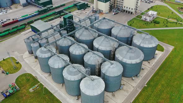 Steel round elevators on field alt