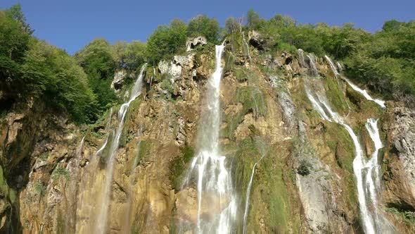 Large Waterfall at the Plitvice Lakes alt