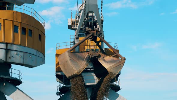 Mechanical Bucket Opens and Rubble Is Falling From It alt