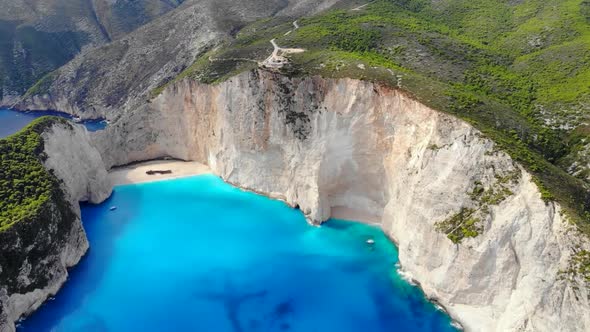 Mountain Lake in a Picturesque Gorge alt