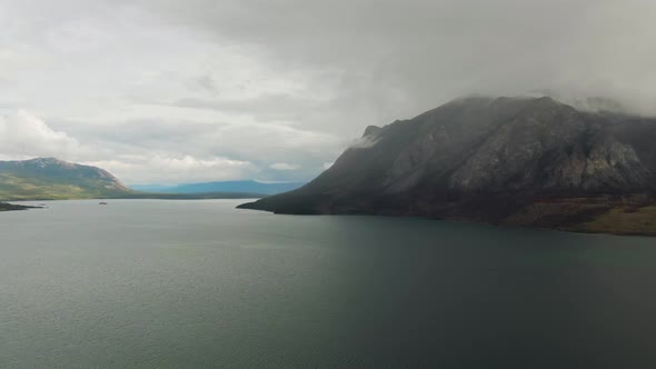 Beautiful Panoramic View of Lake and Mountains alt