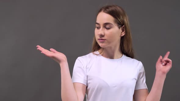 Look at the product on my hand the girl points to the advertising platform in the palm of her hand alt