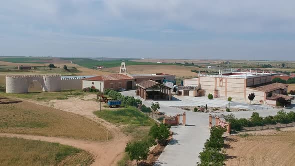 Bodega Gótica is a family business that has been producing grapes for several generations in the mun alt