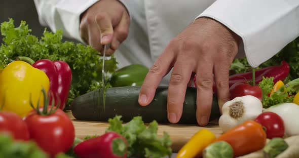 Cutting Cucumber alt