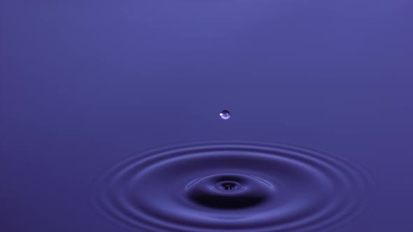 Droplet Falling Into Liquid And Causing Ripples alt