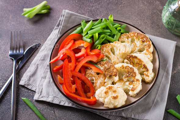 Roasted cauliflower, bell peppers and chives in a veggie bowl