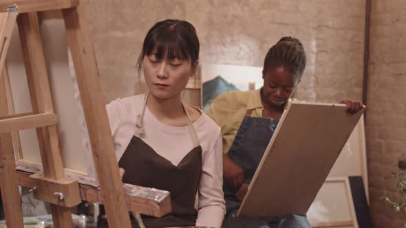 Female Friends in Art Class alt