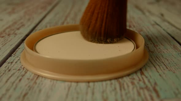 Brush Picks Up Powder for Makeup