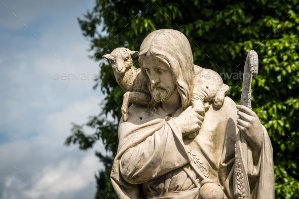 Jesus Christ statue with a lamb