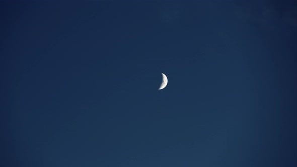 Timelapse of Moon Into The Deep sky alt