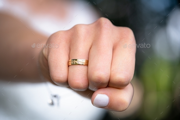 Types of Engagement Ring Based On Finger Type