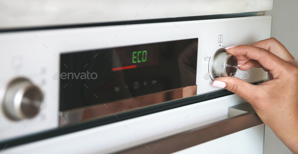 The choice of the eco mode of operation of the electric oven