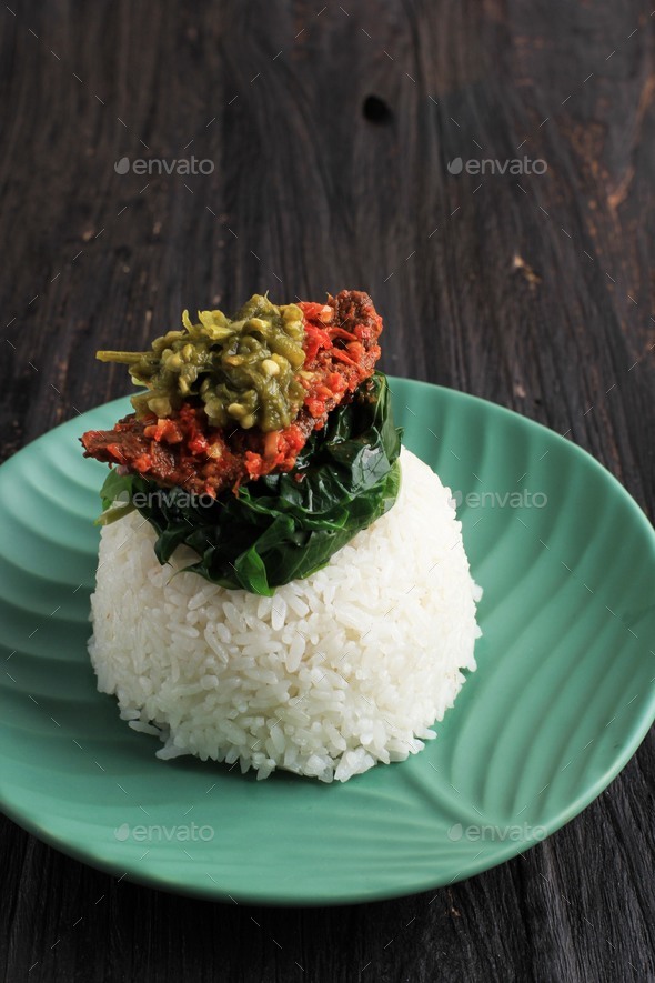 Nasi Padang With Rendang And Sambal Ijo Indonesian Homemade Food Stock Photo By Ikadapurhangus