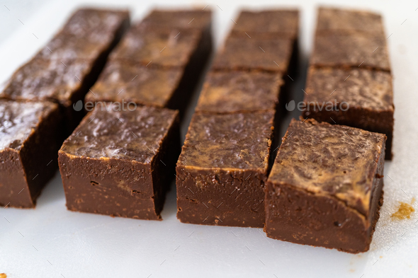 Homemade mini chocolate bars - Arina Photography