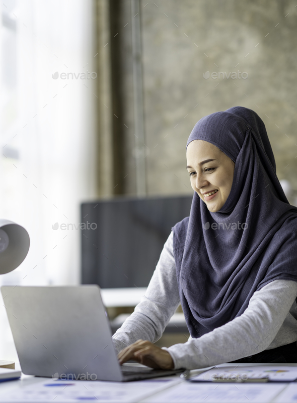 Business casual clearance hijab