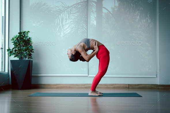 Sport woman wearing sport suite practice asana meditation flexibility yoga sport healthy concept pla