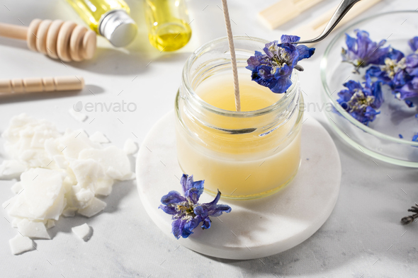 DIY Aromatherapy Candles - Oily Chic