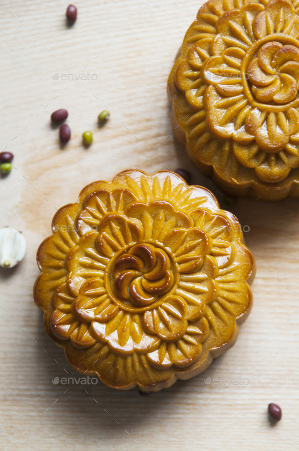 Traditional moon cakes to celebrate mid autumn festival Stock Photo by ...