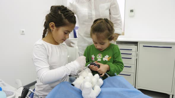 Little girls playing dentist alt