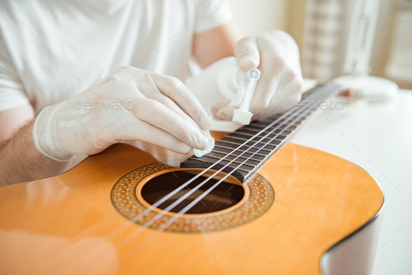 Cleaning classical online guitar