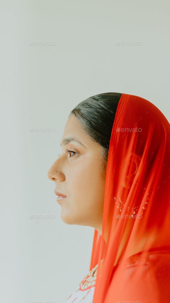 Indian girl portrait profile hi-res stock photography and images - Alamy