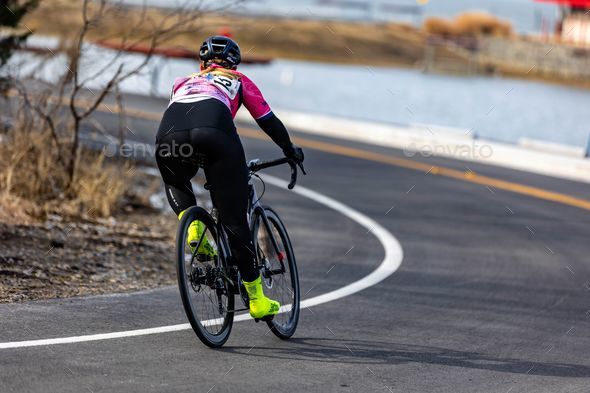 Female cyclist in a bright pink cycling jersey during the Cedar Hill Race Festival