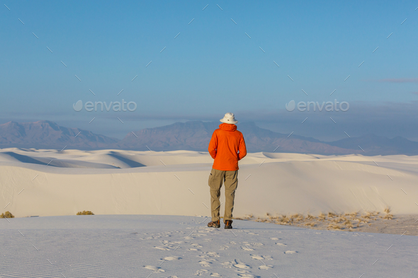Hike in White sands dunes