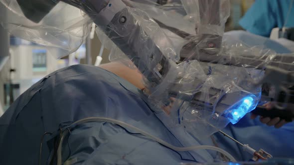 Minimally Invasive Robotic Surgery using advanced technology in a hospital alt